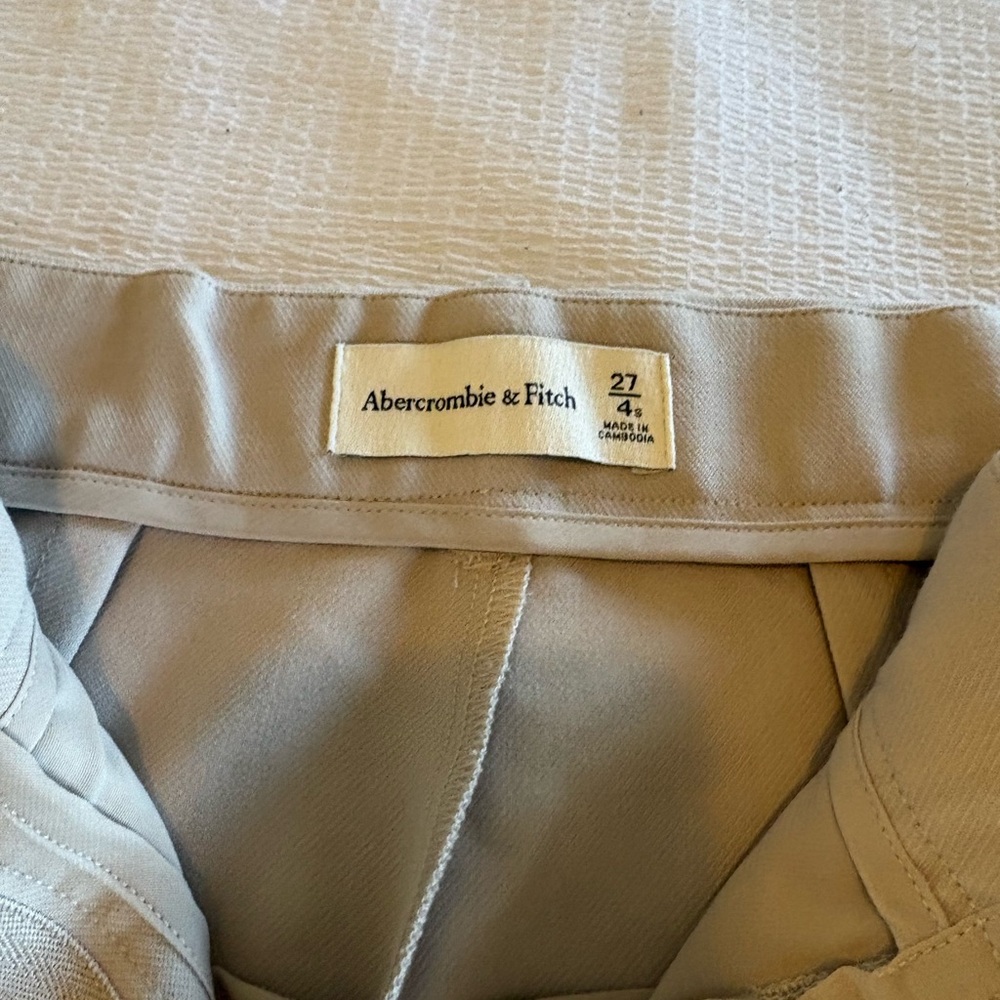 Abercrombie & Fitch Beige High-Rise Pleated Trousers - Picture 4 of 6
